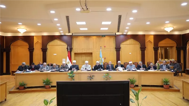 مجلس جامعة الأزهر يهنئ العمداء بإنشاء كليتي القرآن ويشكر الإمام الأكبر لدعمه
