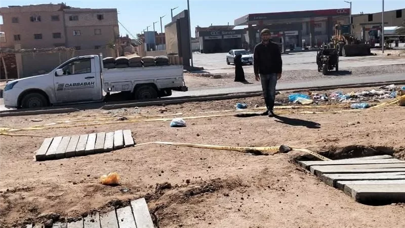 استجابة لشكاوي المواطنين.. شركة مياة الشرب تغطي فتحات طريق اسكندرية مطروح