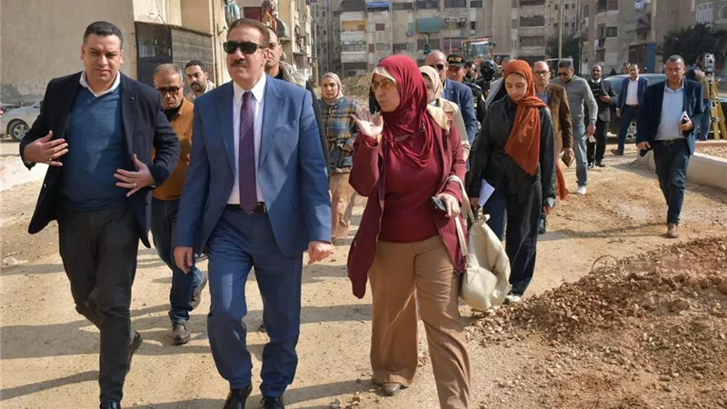 محافظ بورسعيد يتفقد أعمال إزالة الرتش بمنطقة عمرو بن العاص بالزهور