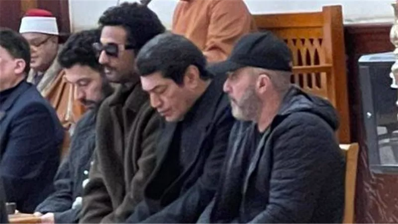 نجوم الفن يقدمون واجب العزاء في وفاة شقيق زينة بمسجد المشير طنطاوي| صور