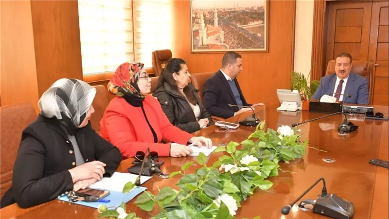 مشروعات تنموية.. محافظ بورسعيد يستقبل عددا من  المستثمرين لبحث سبل التعاون 