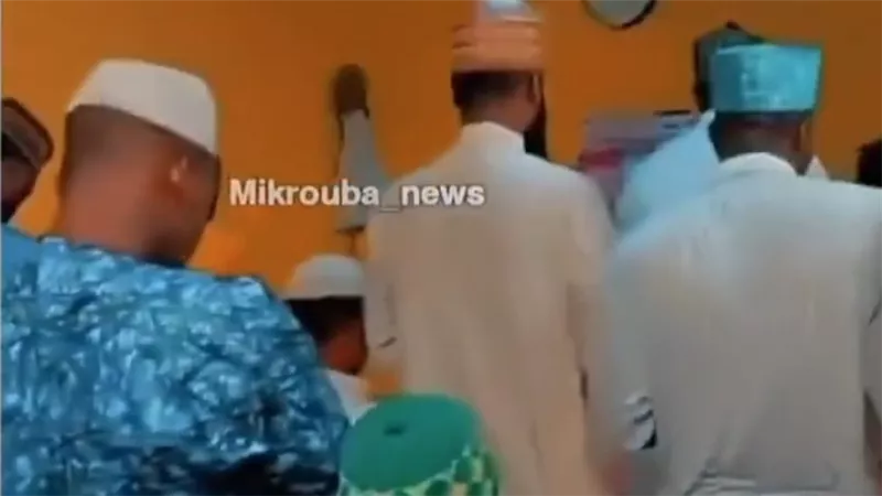 حسن الخاتمة في محراب الصلاة.. إمام يفارق الحياة ساجدا خلال التراويح بنيجيريا