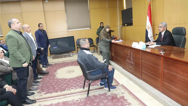 محافظ بني سويف يقرر صرف إعانات عاجلة لأرملة وعلاج طفل من ذوي الهمم
