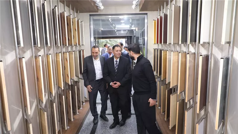 محافظ دمياط يتفقد مصنعى جود وود للكونتر وعسل للأثاث الكلاسيكي والمودرن