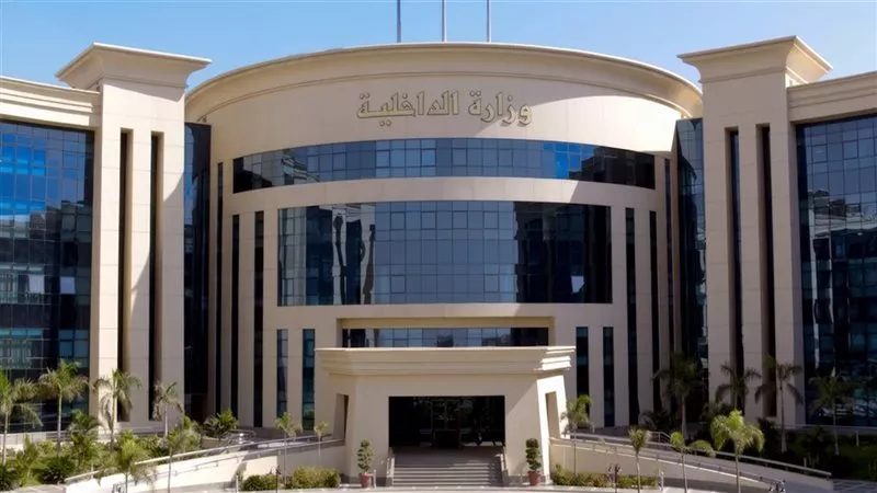 خلال 24 ساعة.. الداخلية تضبط 328 قضية مخدرات و70 ألف حكم قضائي في حملة مكبرة