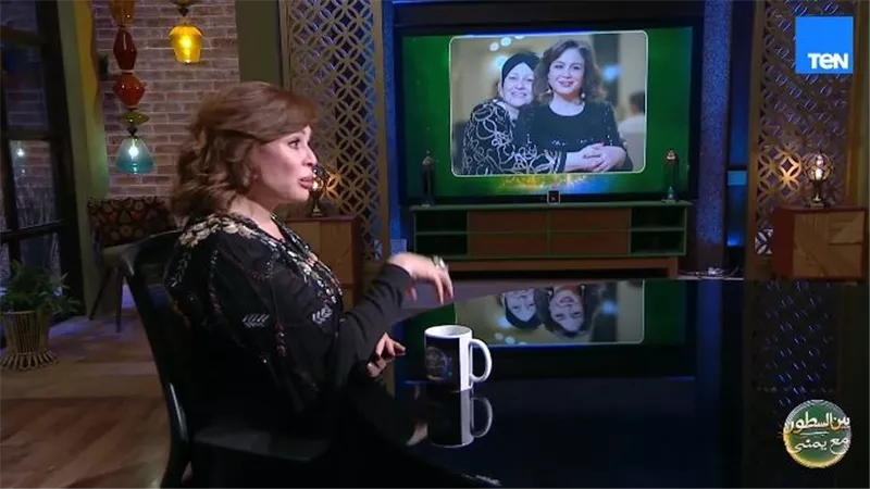 «غيابها سرق الأمان».. إلهام شاهين: أنا اللي غسلت أمي ونمت جنبها لحد الصبح 