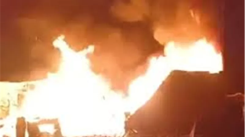 إصابة شخص بحروق فى نشوب حريق بمحل هواتف محمولة بالعمرانية
