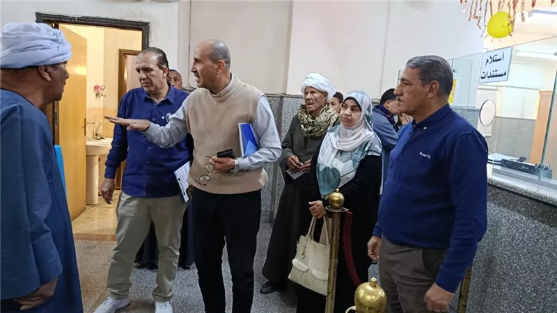 السكرتير العام لمحافظة قنا يتفقد سير العمل بالوحدة المحلية لمركز ومدينة قنا