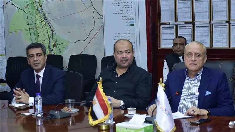 محافظ الأقصر يلتقي أعضاء مجلسي النواب والشيوخ لبحث ملفات التنمية وخدمة المواطن