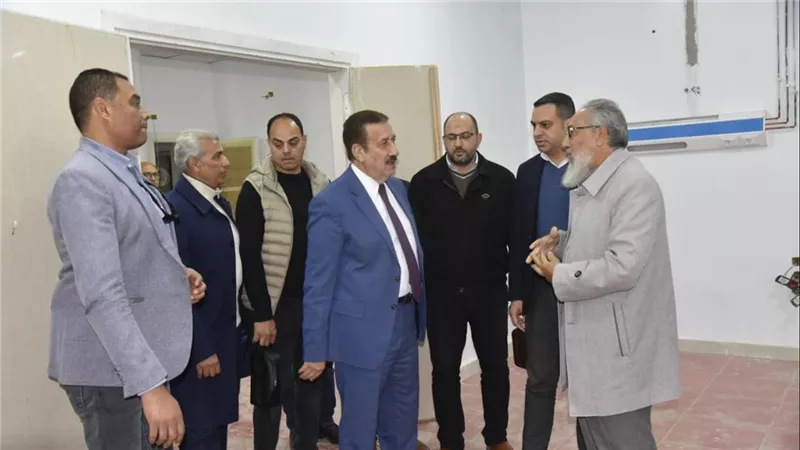 محافظ بورسعيد يتفقد مستشفى