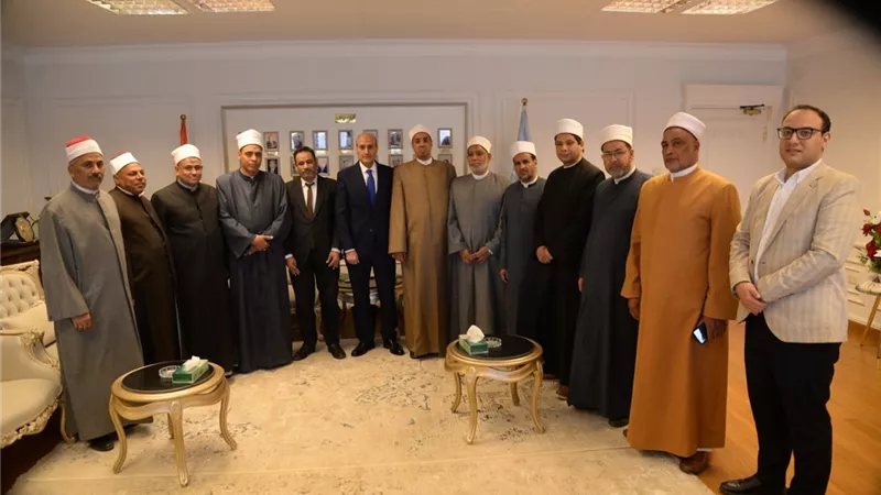 محافظ أسيوط يستقبل وفد 