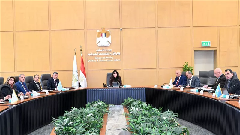 وزيرة الإسكان تعقد اجتماعا موسعًا لمتابعة موقف تنفيذ مشروعات المبادرة الرئاسية