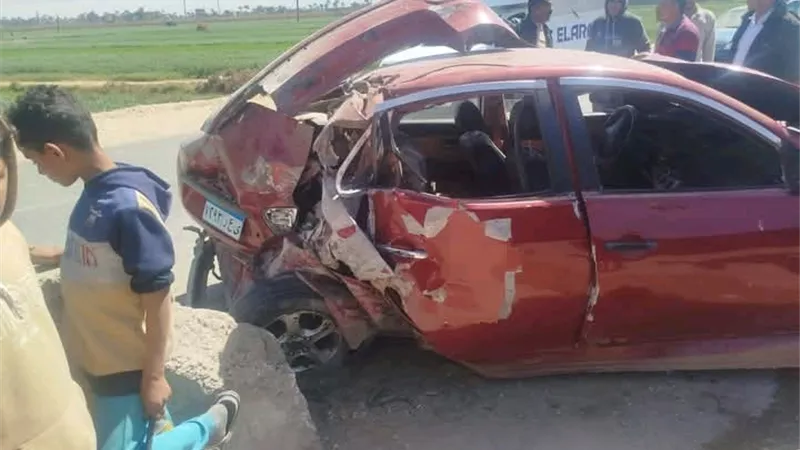 إصابة شخص في حادث تصادم 3 سيارات على الطريق في أسيوط