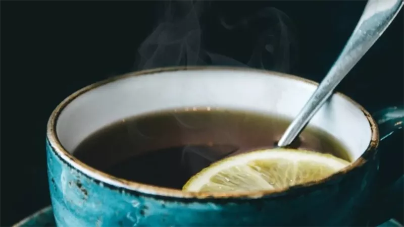 هل تشرب قهوتك ساخنة جدا ؟  تعرف على مخاطرها الصحية