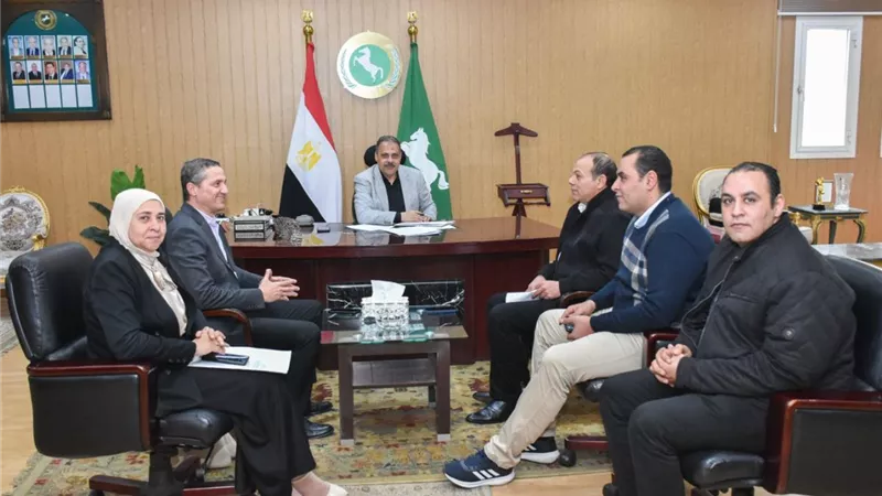 أعضاء مجلسي النواب والشيوخ يقدمون التهنئة لمحافظ الشرقية لتجديد الثقه به