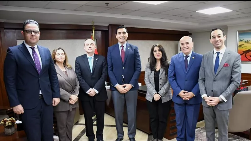 وزير الرياضة يودع ممثل صندوق الأمم المتحدة للسكان بعد انتهاء فترة عمله