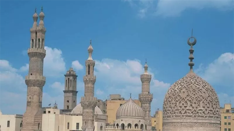 محمد صلاح: يكشف سبب استمرار الأزهر الشريف في نشر العلم عبر القرون