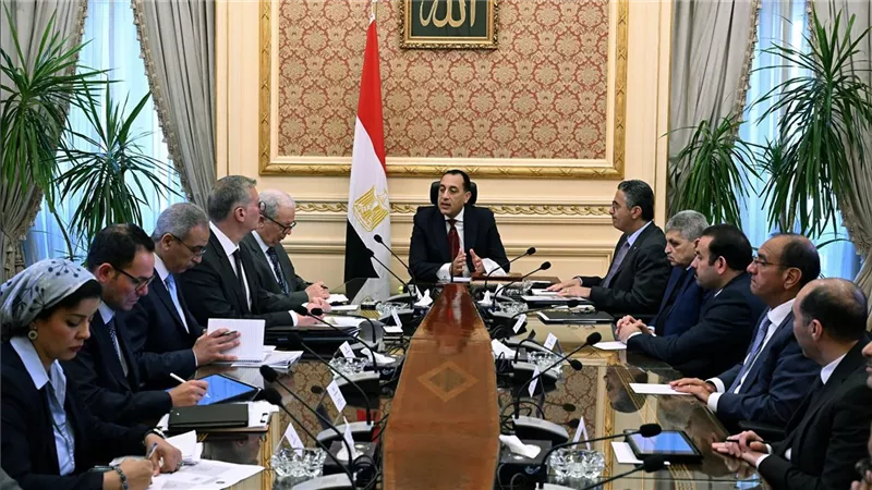 مدبولي يعقد اجتماعا لتأمين توافر السلع الاستراتيجية واستقرار الأسواق في رمضان