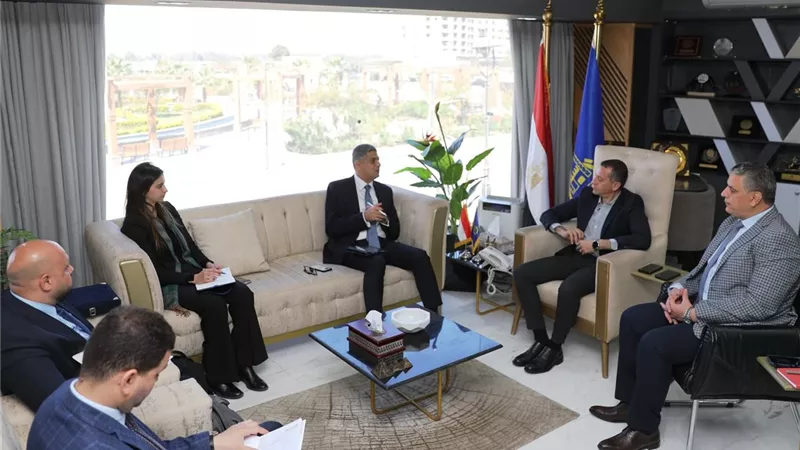 محافظ أسوان يستقبل مدير مركز القاهرة الدولي  لتسوية المنازعات وحفظ السلام 