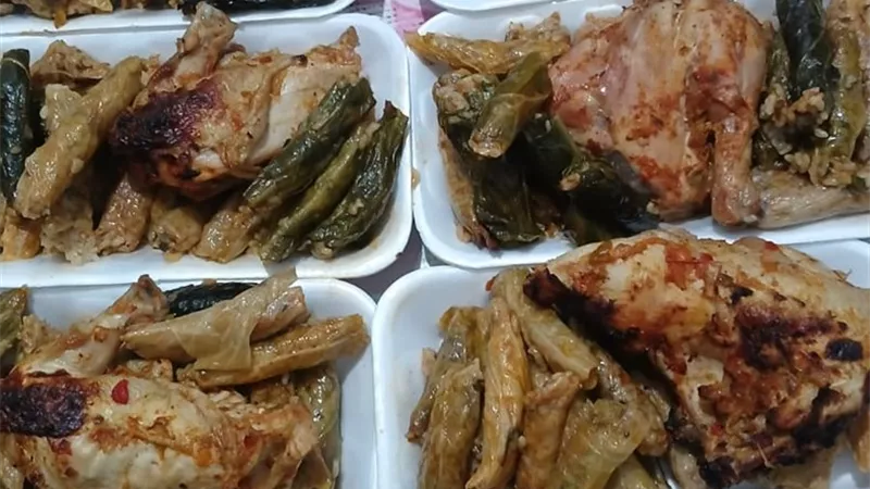 تجهيز مئة وجبة افطار صائم بجمعية الامل والحياة في الزرقا بدمياط 