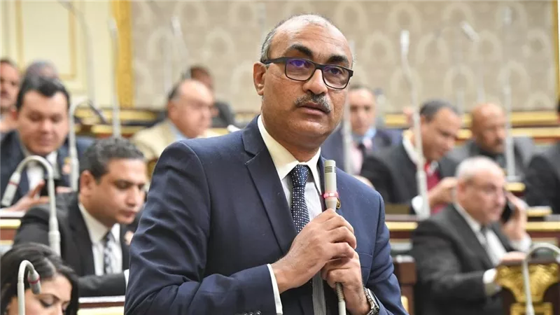 مطالب برلمانية باستدعاء رئيس مجلس الوزراء بسبب زيادة أسعار البنزين