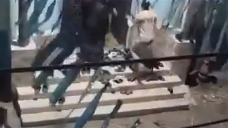 القبض على 6 أشخاص إثر مشاجرة بالشوم واقتحام مسجد عقب صلاة التراويح