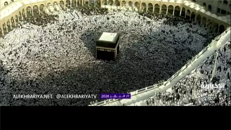 في مشهد يفيض خشوعًا.. صحن الكعبة يمتلئ بالمعتمرين  بثاني جمعة من رمضان