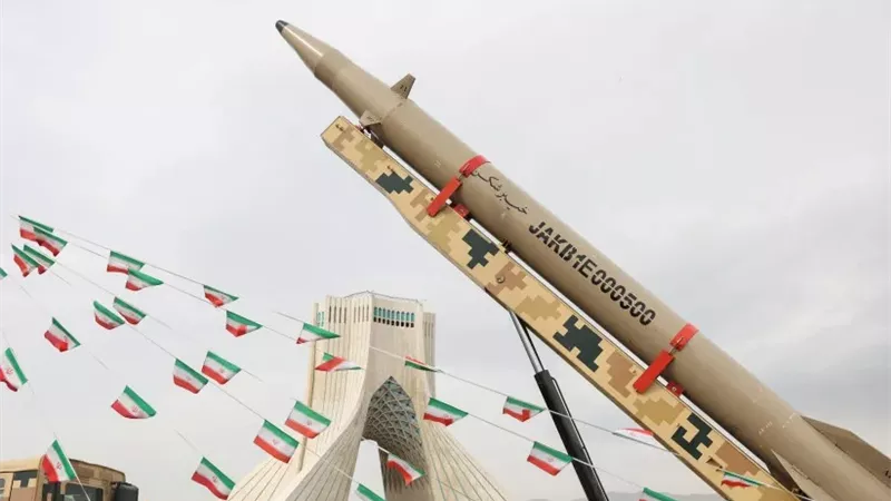 مستشار إيراني سابق يحذر: قد تكون الليلة الأخيرة من الهدوء في دول الخليج 