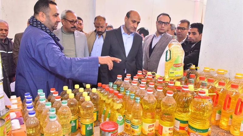 محافظ أسيوط يتفقد معرض 