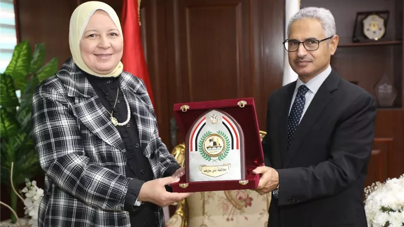 محافظ بني سويف يكرم الهواري وكيل وزارة التعليم في ختام مسيرتها التنفيذية