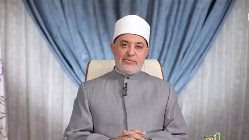 مفتي الجمهورية يعزي المهندس خالد هاشم وزير الصناعة في وفاة والدته