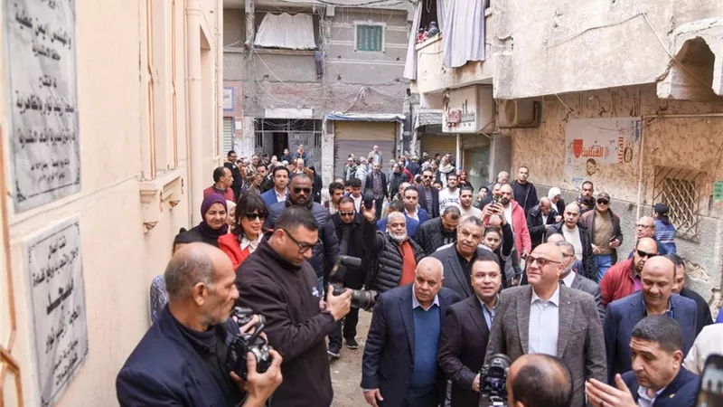 محافظ الإسكندرية يفتتح مسجد الحاجة زينب نوار بحي شرق بعد تطويره 