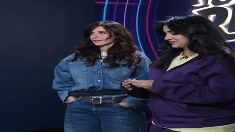 رامز جلال خلال تقديمه غادة عادل في رامز ليفل الوحش: ما صدقت تطلق 