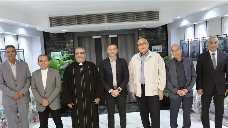 وفد الكنيسة الإنجيلية بأسوان يهنئ المحافظ ويؤكد روح المحبة والوحدة الوطنية 