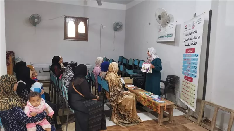 1137 مستفيدا.. إقبال كثيف من المواطنين على القافلة العلاجية بأبوسيال في السويس