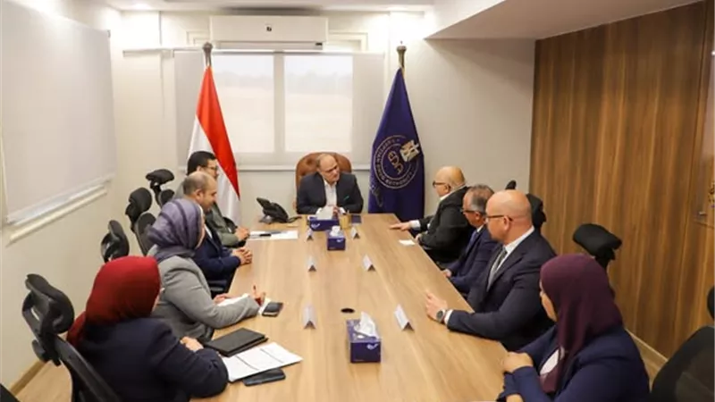 الغمراوي يعقد اجتماعاً مع شركة صاني فارماسيوتيكال لتعزيز التصدير الدوائي