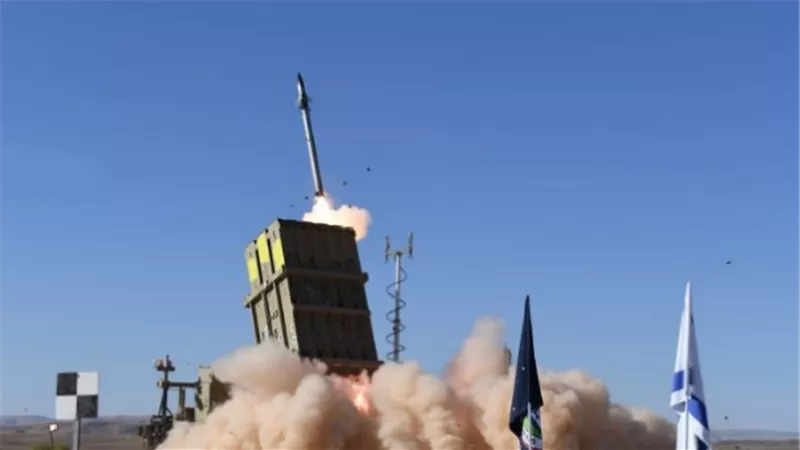 إسرائيل تعترض صاروخًا إيرانيًا وتعلن حالة الطوارئ بعد تصعيد الصواريخ
