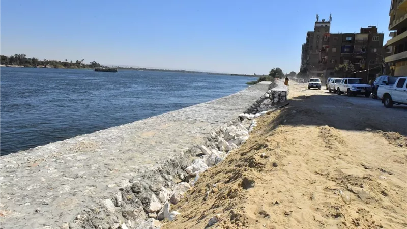 محافظ أسيوط يتفقد تطوير كورنيش أبوتيج بتكلفة 16.3 مليون جنيه 