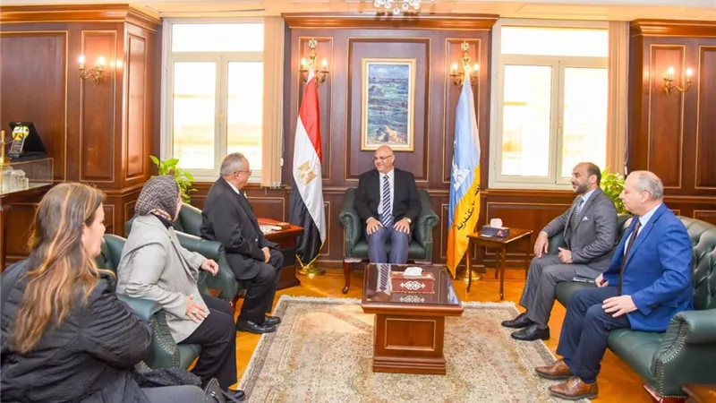 محافظ الإسكندرية يستقبل مدير مكتبة الإسكندرية لتهنئته بتوليه منصبه محافظا 