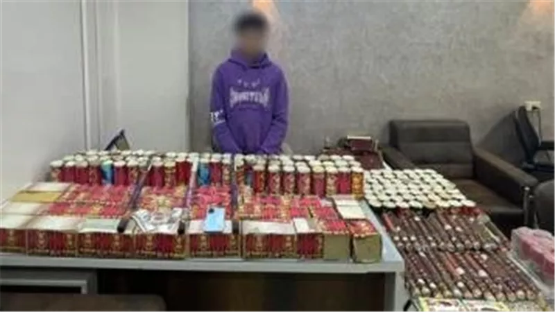  الداخلية: تضبط شخص بالإتجار بالألعاب النارية ببني سويف