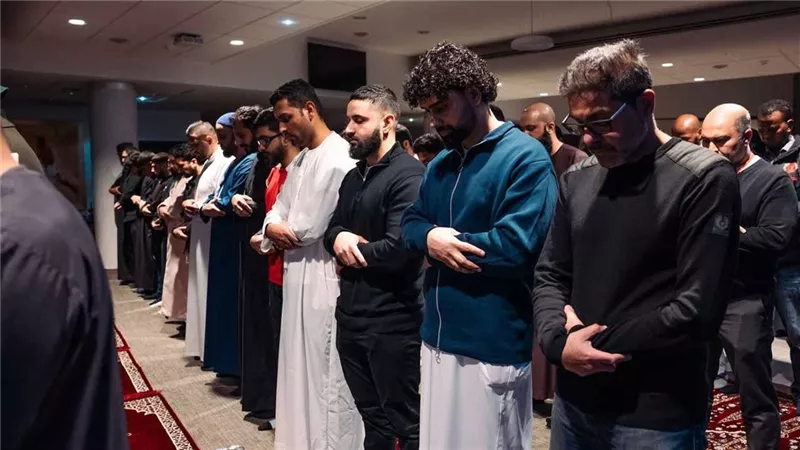 لأول مرة في رمضان|الأذان يرفع في ملعب أولد ترافورد التابع لمانشستر يونايتد 