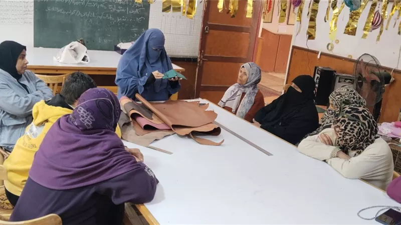ورشة لتعليم منتجات الجلد الطبيعي بثقافة السويس خلال رمضان