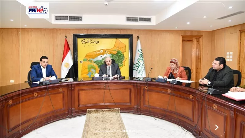 محافظ الفيوم يناقش خطة إعادة التوازن البيئي ببحيرة قارون