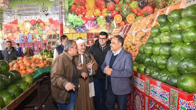 محافظ الشرقية يتفقد منفذ بيع السلع الغذائية أسفل كوبري شرويدة
