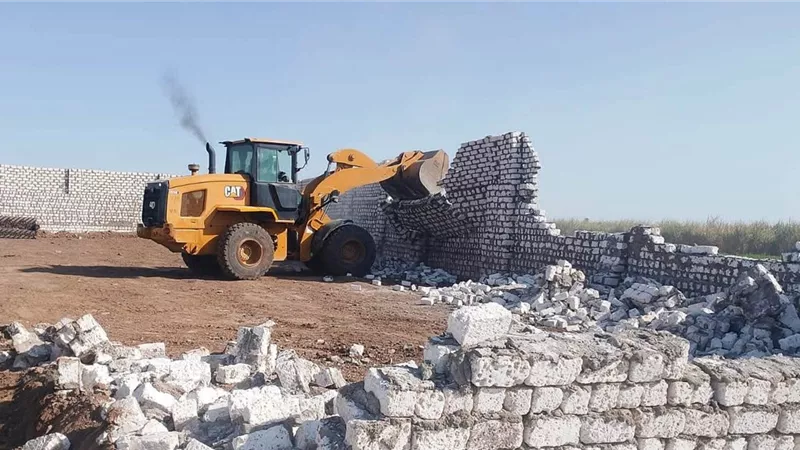 محافظ أسوان يتابع جهود إزالة التعديات ضمن المرحلة الثانية من الموجه الـ28 