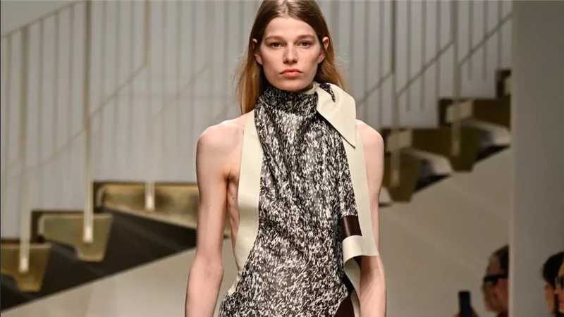 Tod’s تأخذنا إلي رحلة تجمع بين الأصالة والابتكار لخريف 2026 