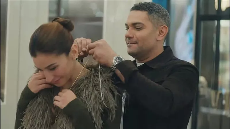 سعرها 23 ألف جنيه.. تفاصيل السلسلة الذي أهداها آسر ياسين لدينا الشربيني 