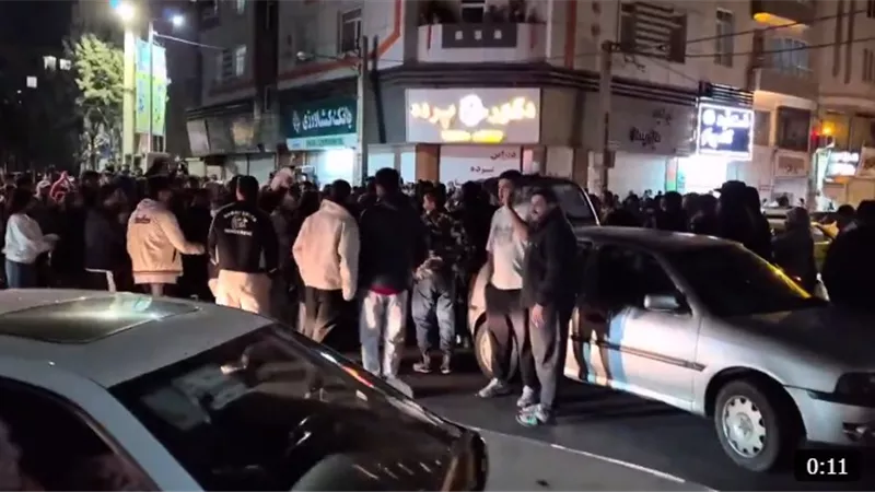 احتفالات تهز إيران بعد أنباء اغتيال المرشد الأعلى خامنئي