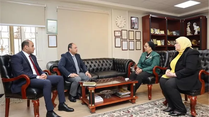 رئيس هيئة تنمية الصعيد يبحث مع رئيسة المجلس القومي للمرأة تعزيز سبل التعاون