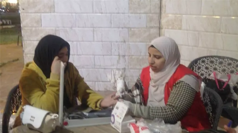 فرق المبادرات الرئاسية تواصل القوافل العلاجية وتوعية المواطنين بكورنيش السويس 